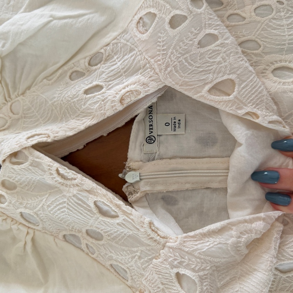 Versona Cream Eyelet Tiered Dress with Scalloped Puff Sleeves - Picture 3 of 4